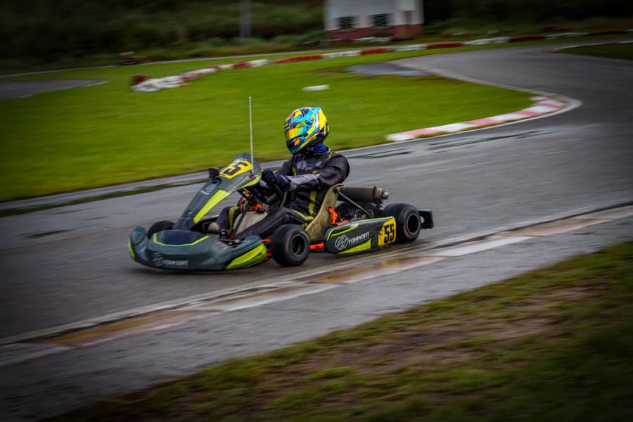Kart 55 contornando a curva